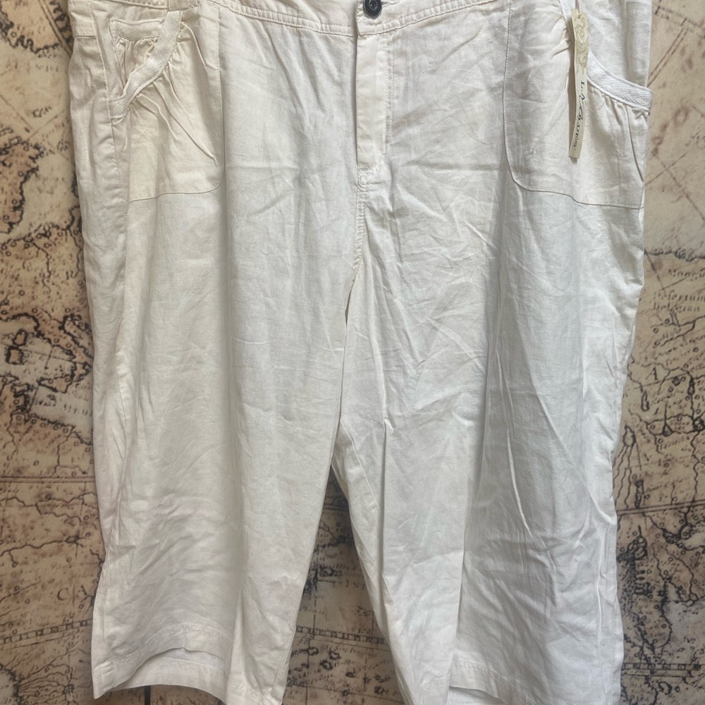 NWT Casual Off-White Wide Leg Capri Pants 26W